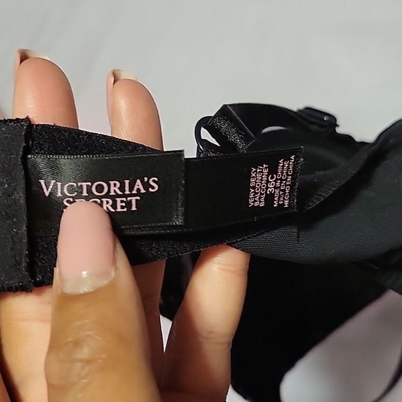 VS Balconette Faux Leather & Fishnet Bra sz 36C - Picture 4 of 4